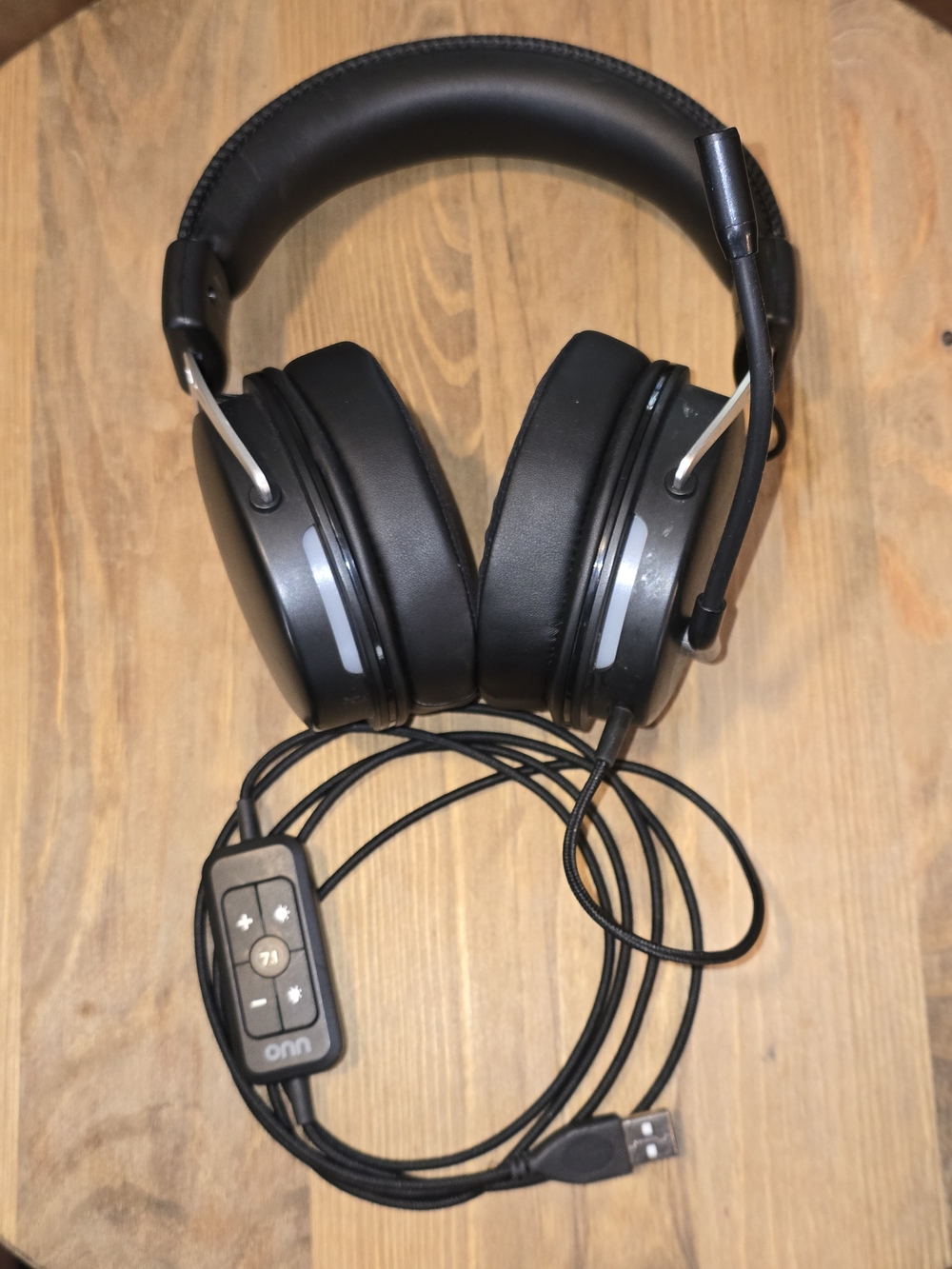 onn. PC Virtual 7.1 Surround Sound Gaming Headset – Wired USB – RGB